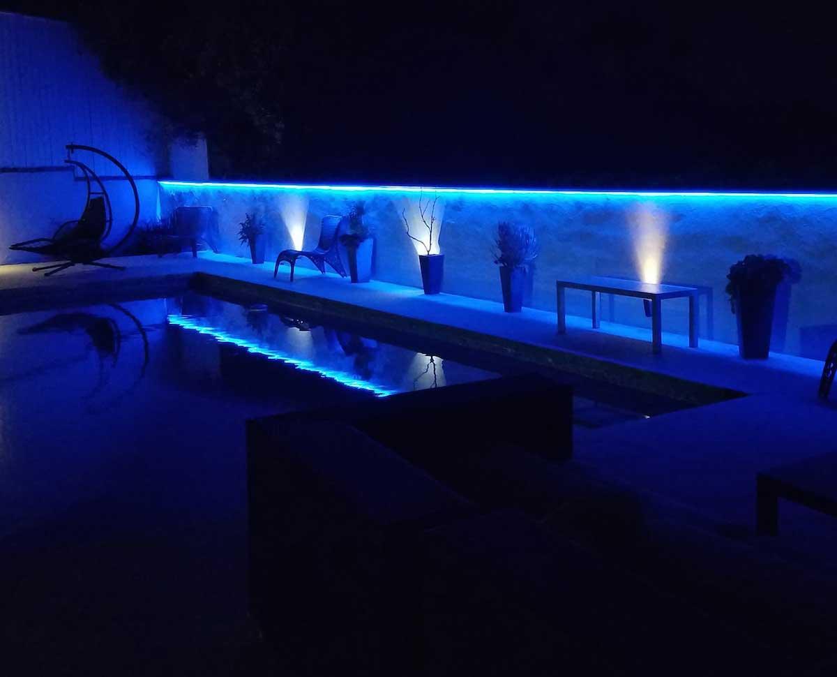 blue-outdoor-poolside-accent-lighting.jpg Blue LED Neon Flex AC 220V 240V 8x16mm 120LEDs/m IP65 Waterproof with UK Plug - Image 16